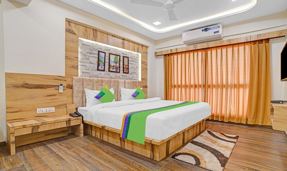 Индаур: Hotel Ptc