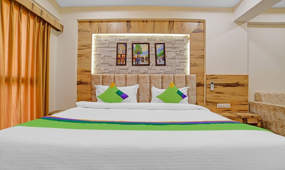 Индаур: Hotel Ptc