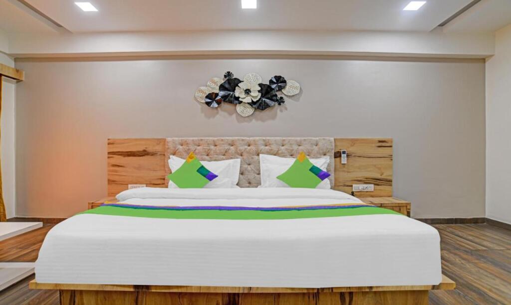 Индаур: Hotel Ptc