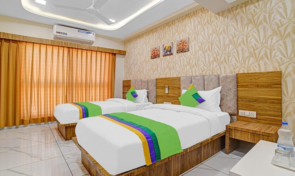 Индаур: Hotel Ptc