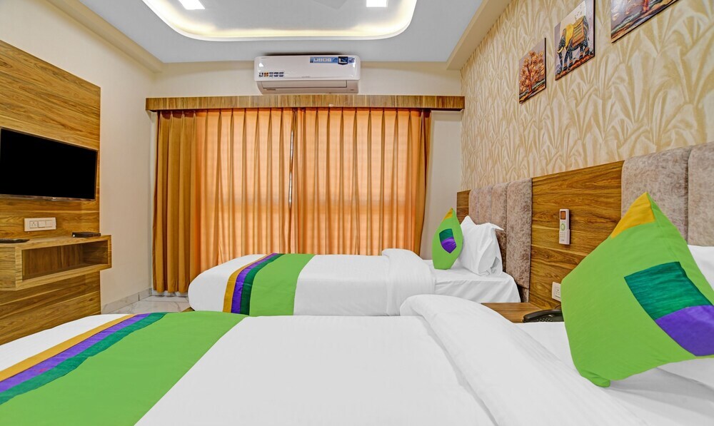 Индаур: Hotel Ptc