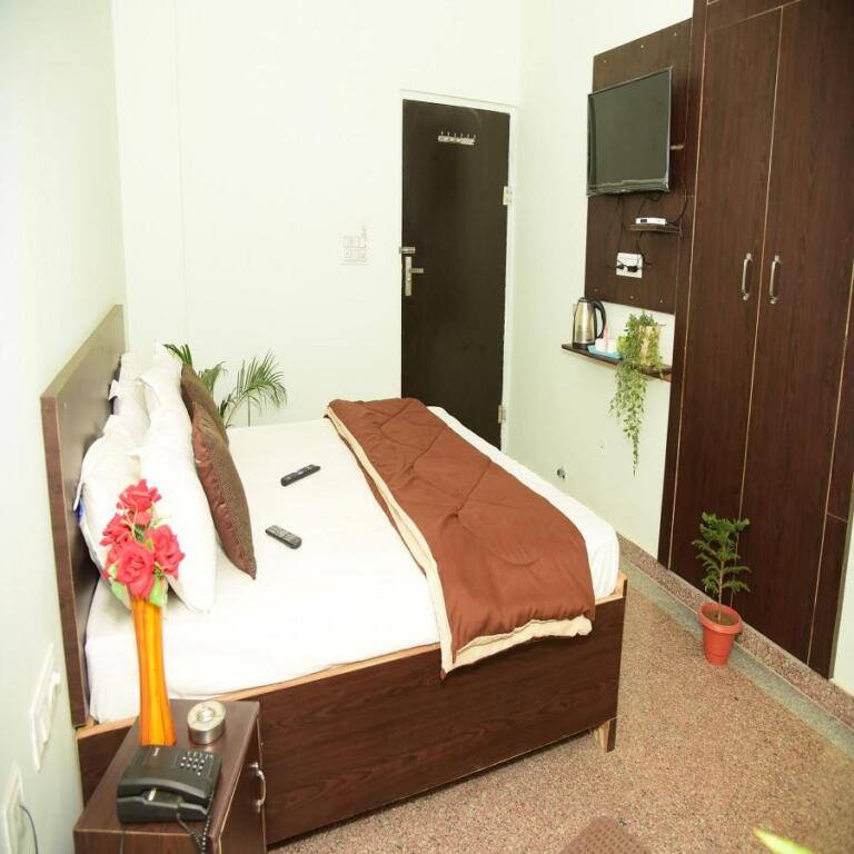 Индаур: Ashoka Palace