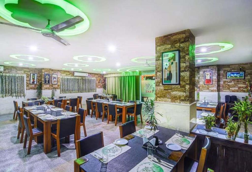 Индаур: Click Hotel Sapphire Star