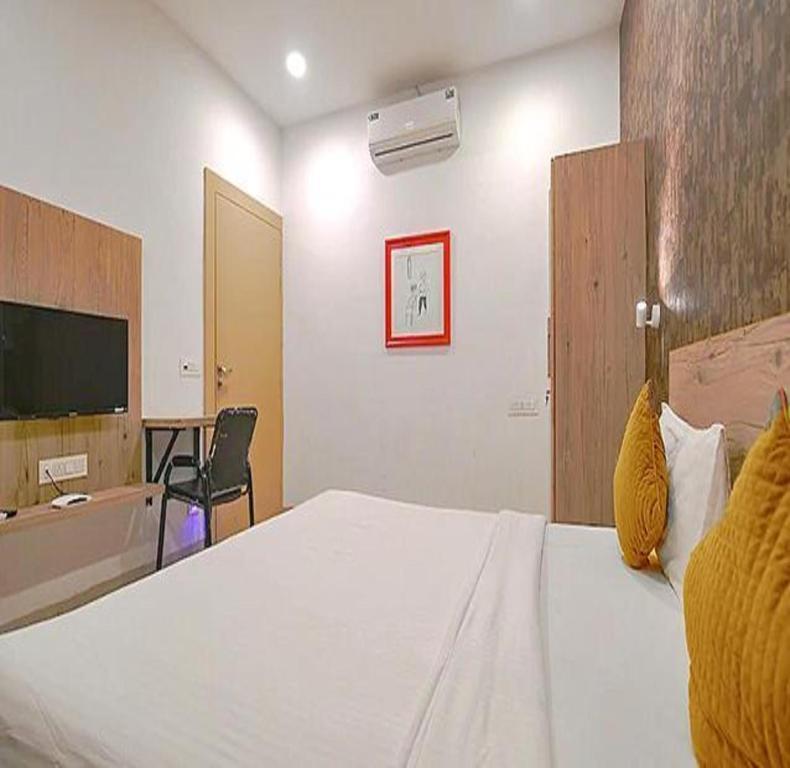 Индаур: Fabhotel Destiny 54