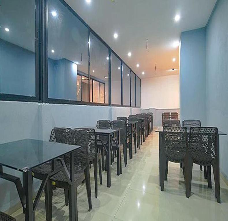 Индаур: Fabhotel Destiny 54