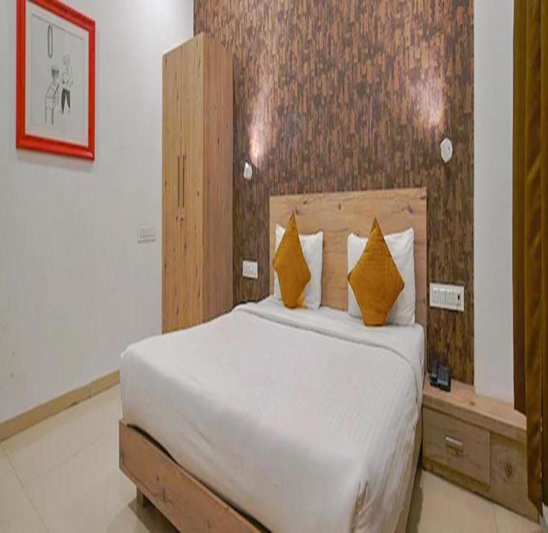 Индаур: Fabhotel Destiny 54