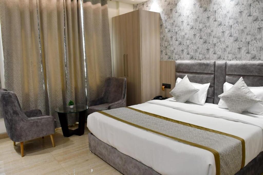 Барейлли: Hotel Amber Continental