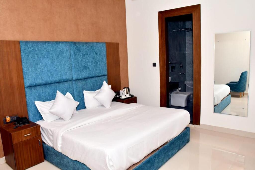 Барейлли: Hotel Amber Continental