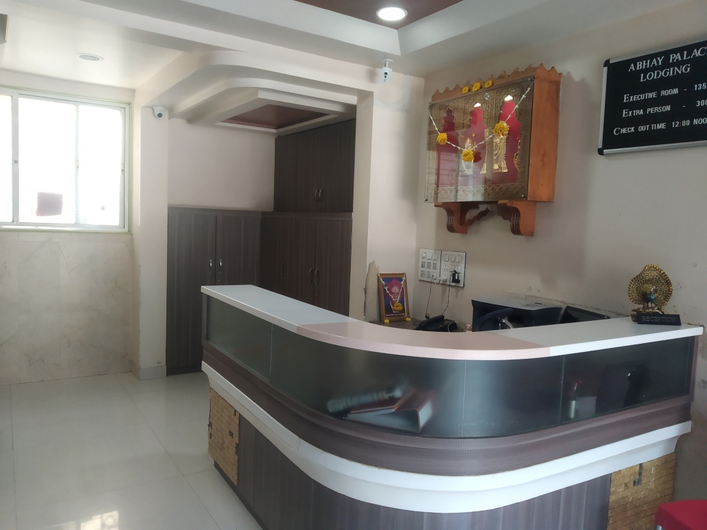 Ахмеднагар: Abhay Palace Lodging