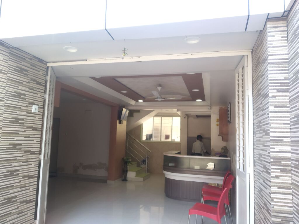 Ахмеднагар: Abhay Palace Lodging