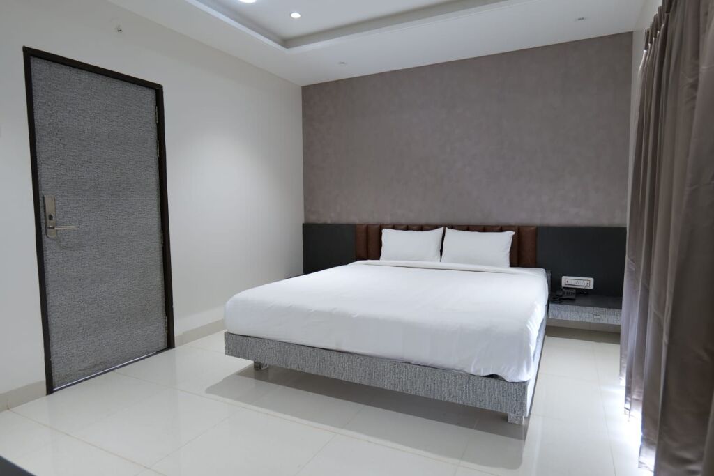 Ахмеднагар: Hotel Sagarnete