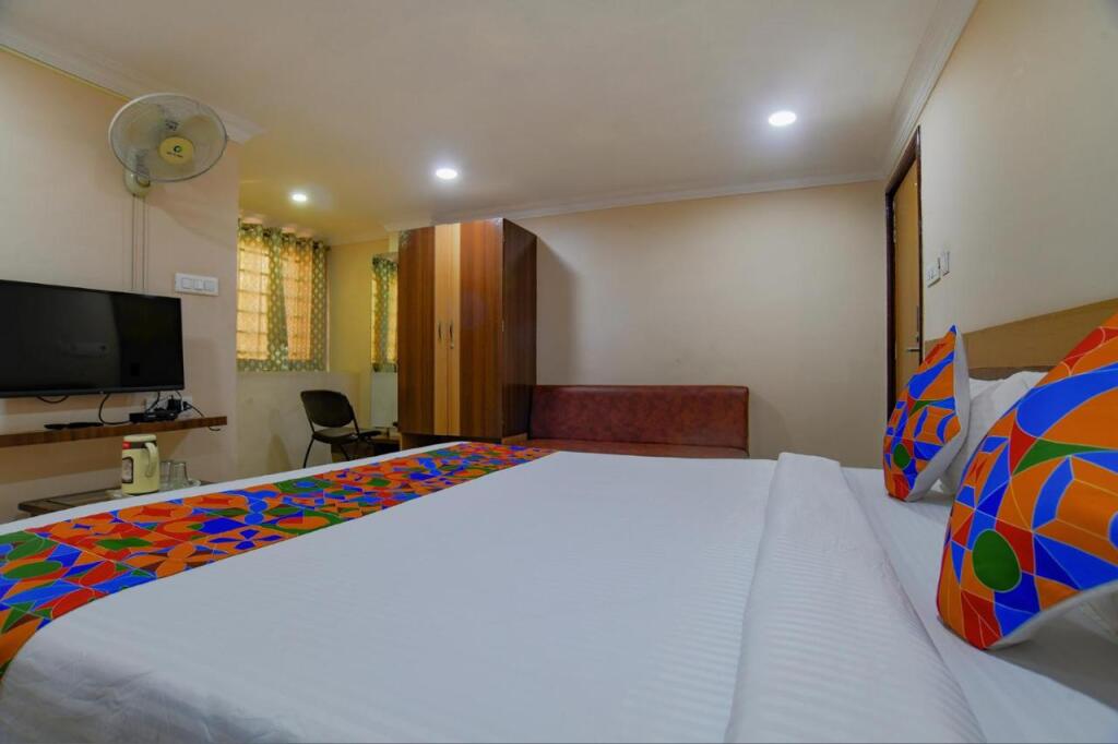 Индаур: Fabhotel Pishori