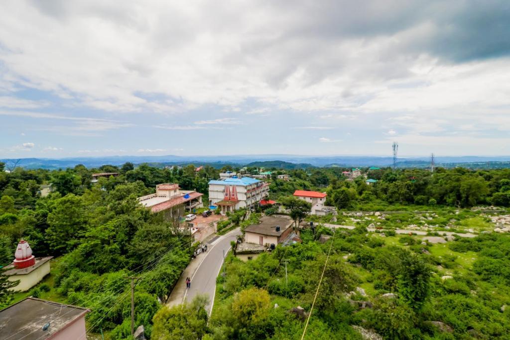Дармсала: Hotel Mirage Residency - Hill View Hotel in Dharamshala