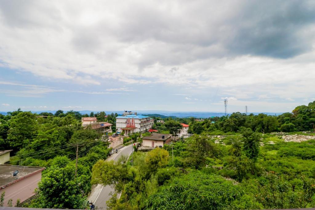 Дармсала: Hotel Mirage Residency - Hill View Hotel in Dharamshala