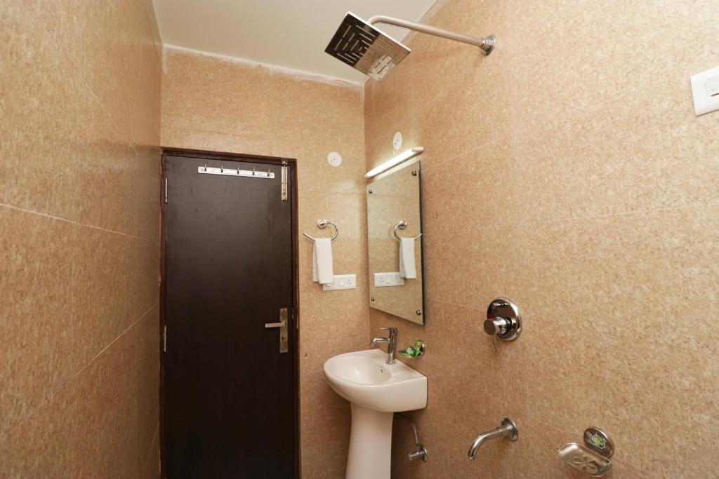 Дармсала: Hotel Mirage Residency - Hill View Hotel in Dharamshala