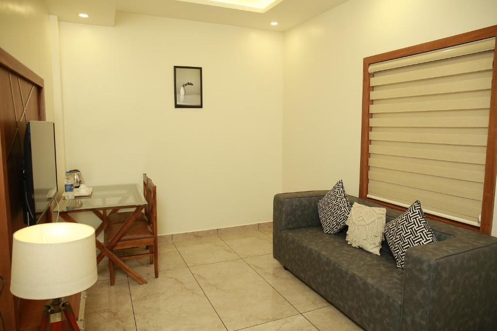 Куруппумтара: Ags Residency