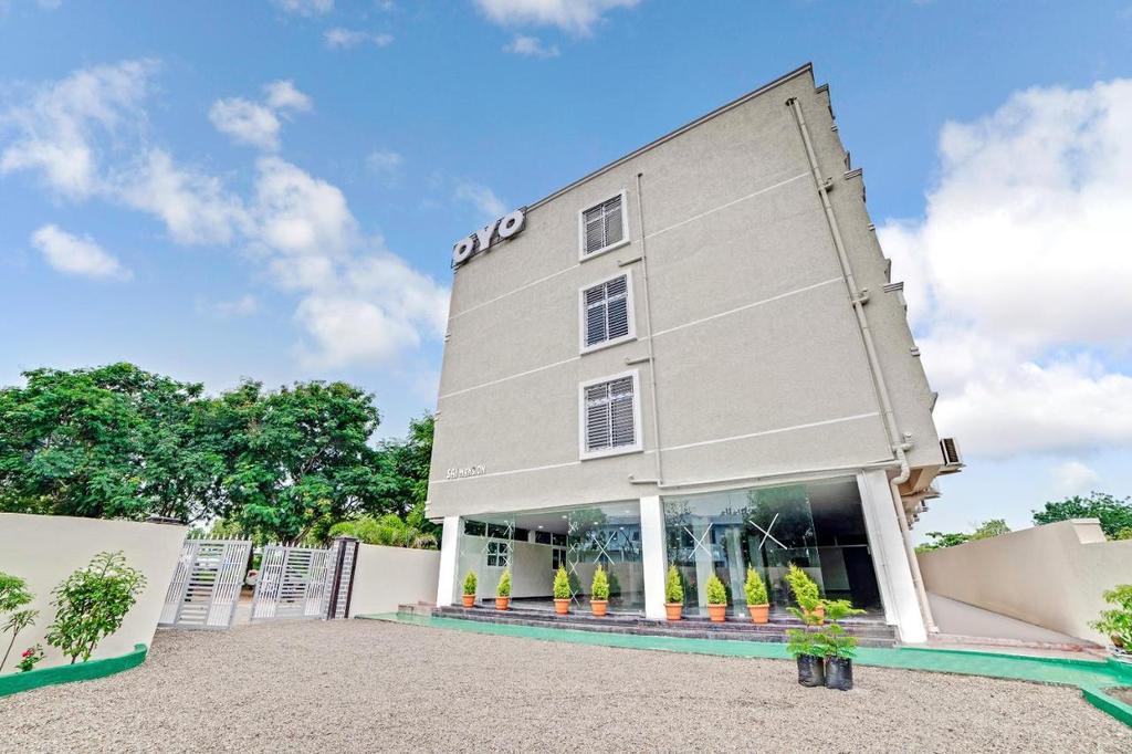 Шамшабад: Vaccinated Staff- Oyo Flagship 60526 Five Star Grand