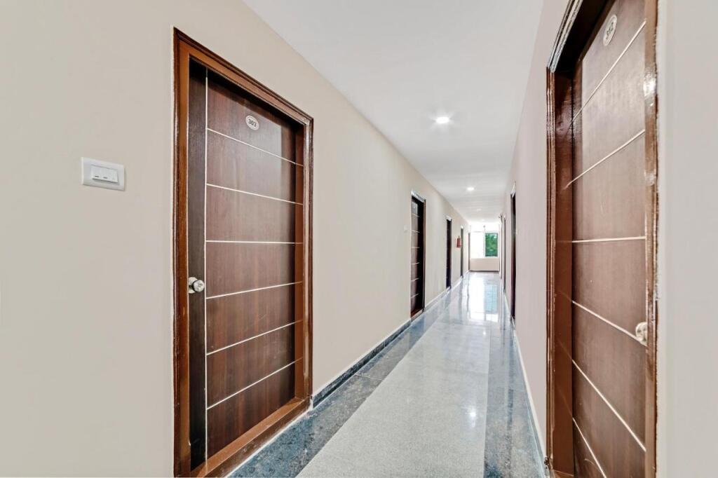 Шамшабад: Vaccinated Staff- Oyo Flagship 60526 Five Star Grand