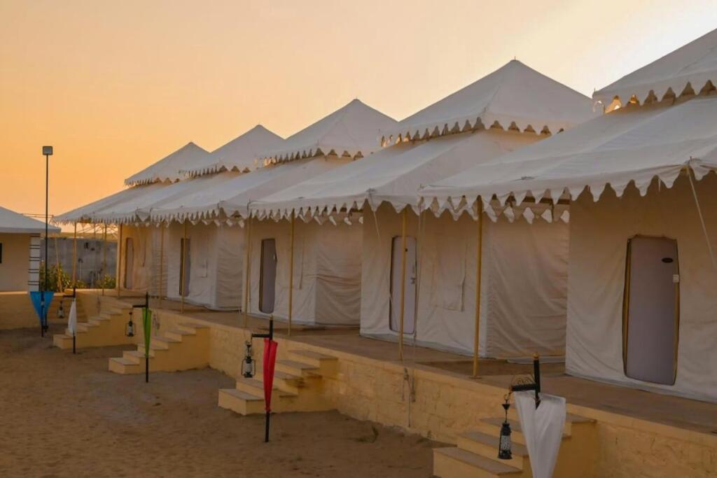 Джайсалмер: Best Desert Camp in Jaisalmer Red Velvet