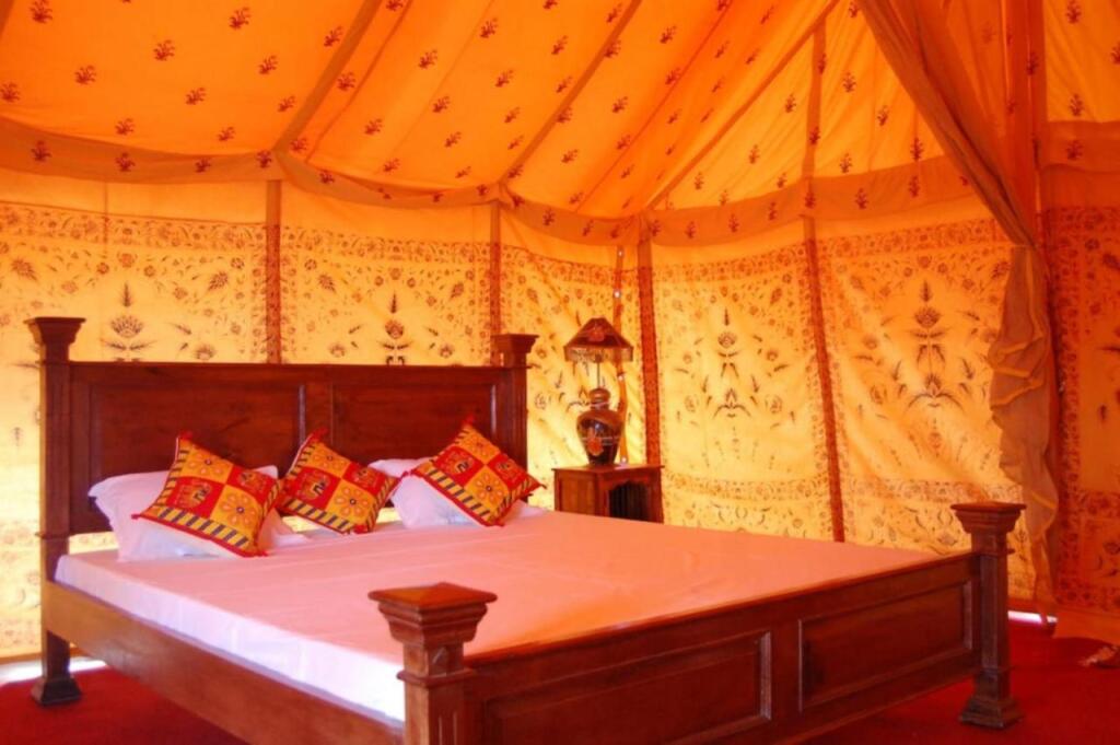 Джайсалмер: Golden Marigold Desert Camp