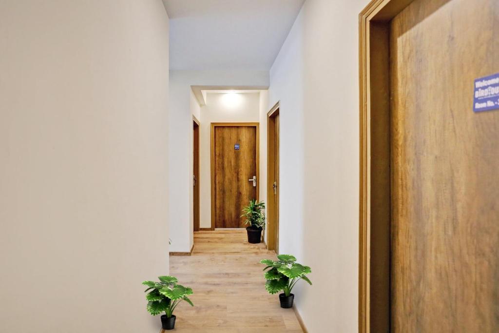 Гуруграм: OYO Townhouse 1101 Birdhouse South City