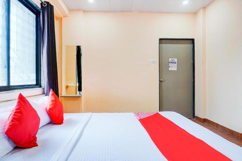 Пуна: OYO 81205 Hotel Manikyaa