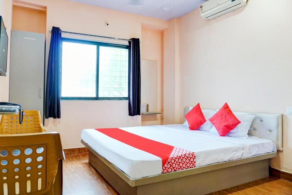 Пуна: OYO 81205 Hotel Manikyaa