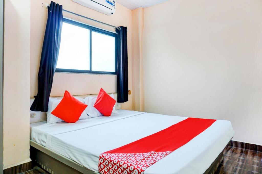 Пуна: OYO 81205 Hotel Manikyaa