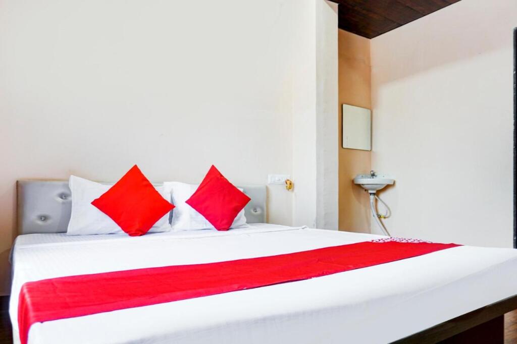 Пуна: OYO 81205 Hotel Manikyaa
