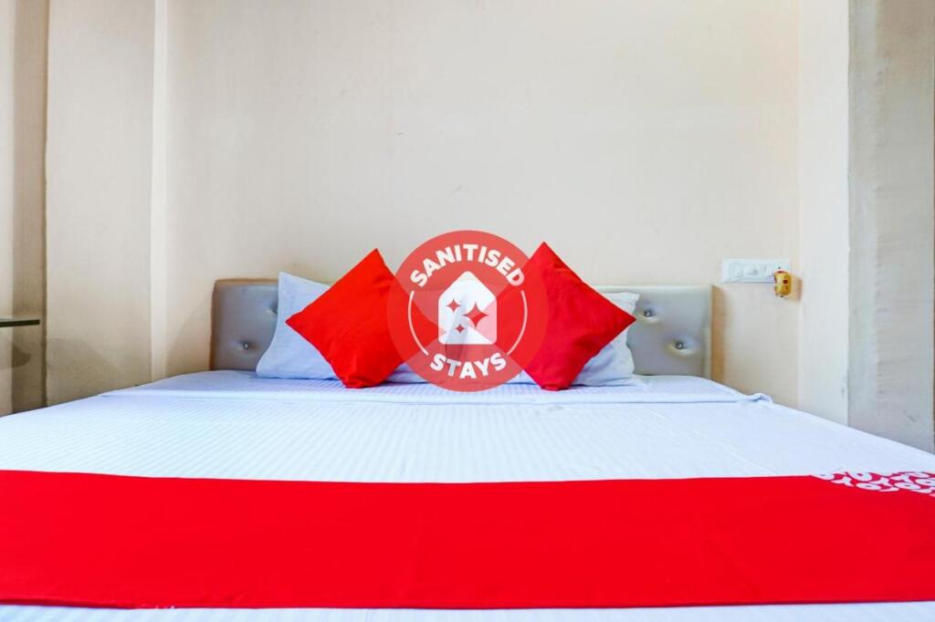 Пуна: OYO 81205 Hotel Manikyaa