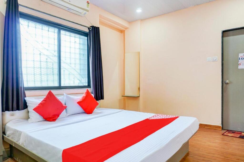 Пуна: OYO 81205 Hotel Manikyaa