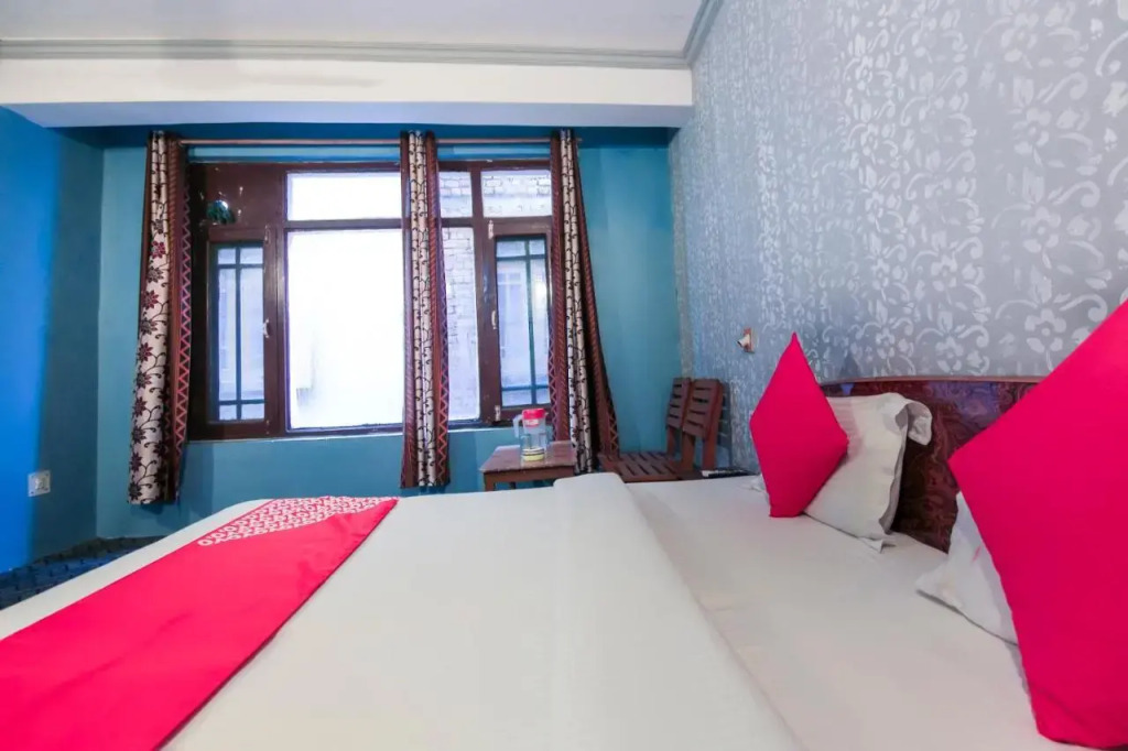 Шринагар: OYO Collection O 67515 Hotel Ishfan