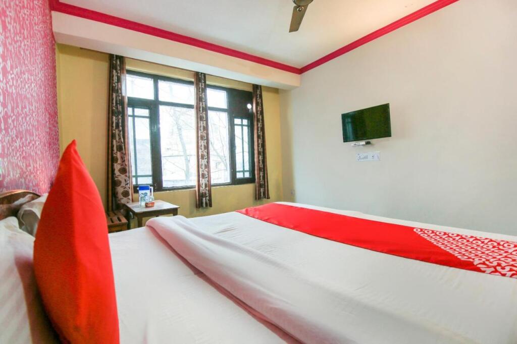 Шринагар: OYO Collection O 67515 Hotel Ishfan