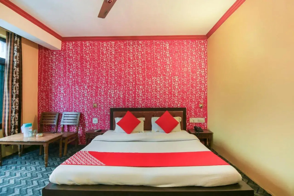 Шринагар: OYO Collection O 67515 Hotel Ishfan