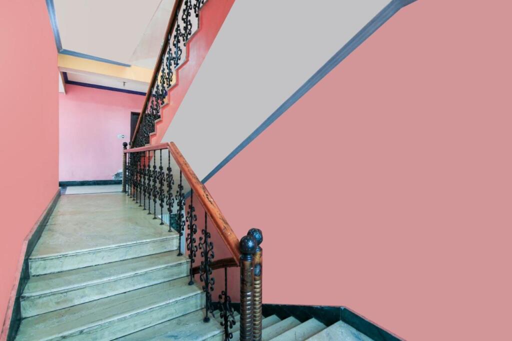 Шринагар: OYO Collection O 67515 Hotel Ishfan