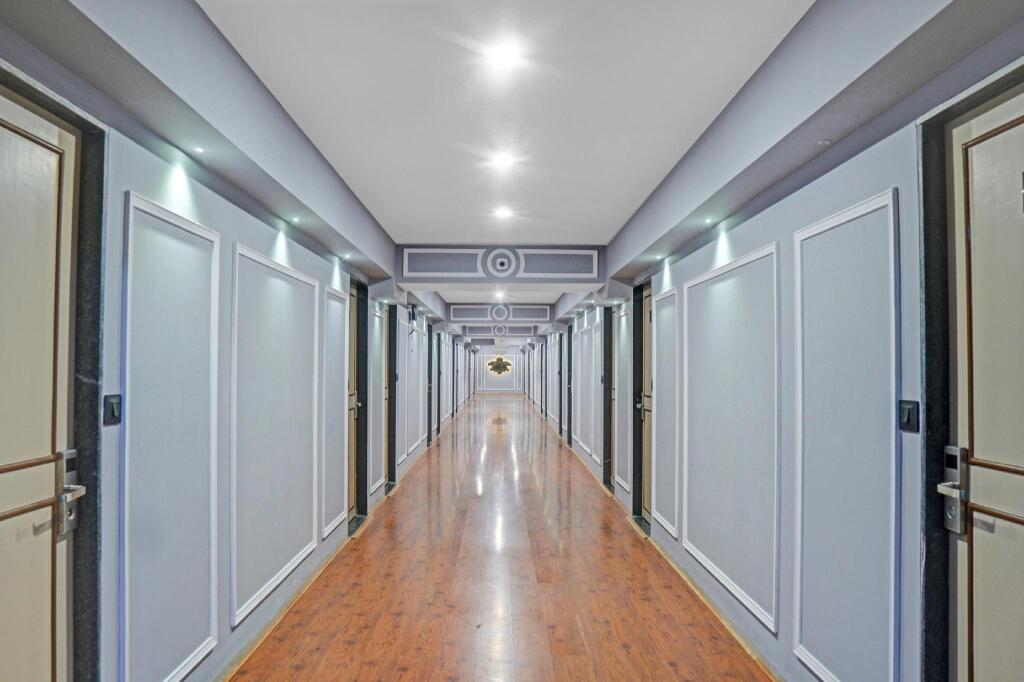 Сурат: OYO Townhouse 674 Crescent Rooms And Benquet