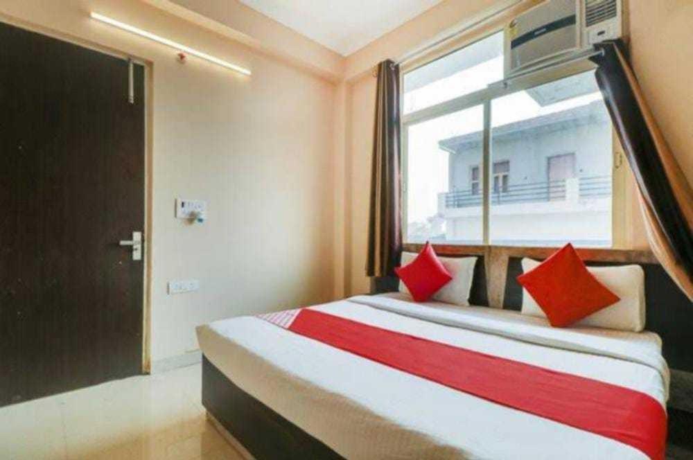 Большая Нойда: Oyo 93365 Hotel Ralex Inn