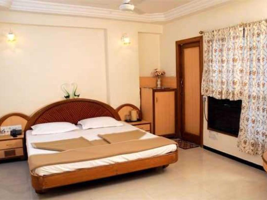 Большая Нойда: OYO 93647 Hotel Fabulous Inn