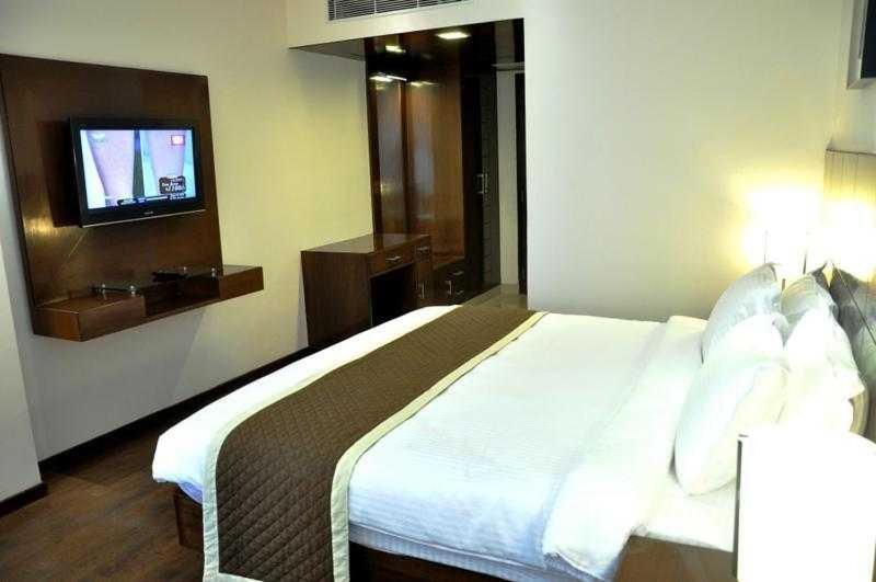 Большая Нойда: OYO 93647 Hotel Fabulous Inn