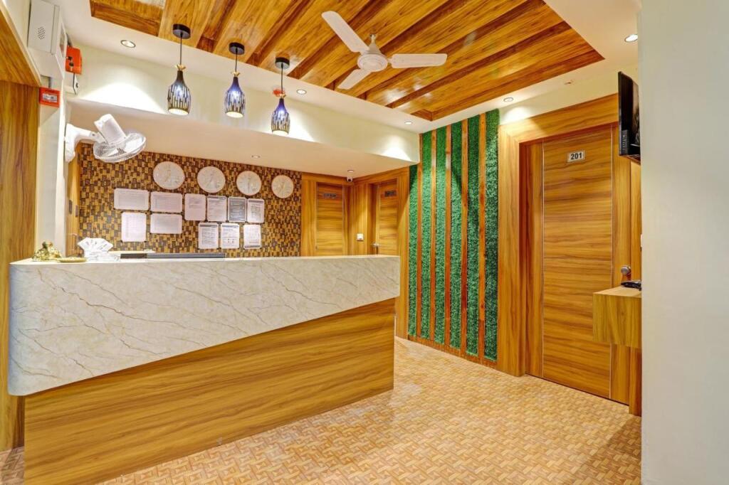 Сурат: Collection O 85802 Hotel Laxmi Kuber