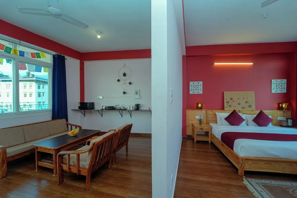 Бир: Chokling Art House