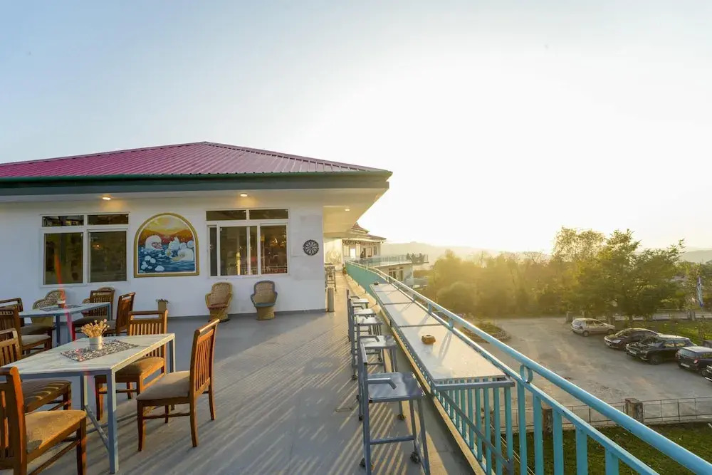 Бир: Chokling Art House