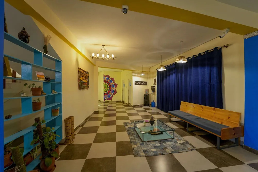 Бир: Chokling Art House