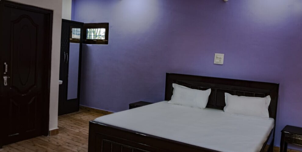 Бир: Hotel Hilly