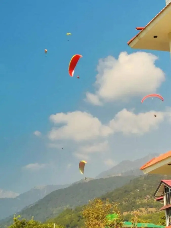 Бир: Pine And Sky Travels Private Limited