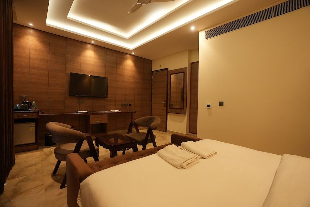 Большая Нойда: Lime Tree Hotel and Banquet Greater Noida