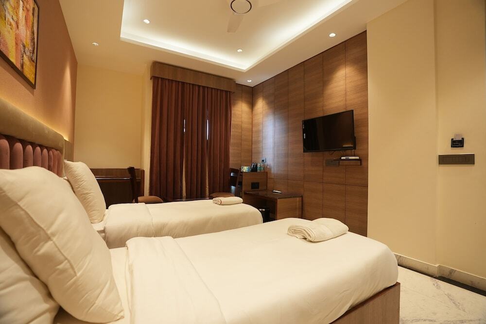 Большая Нойда: Lime Tree Hotel and Banquet Greater Noida