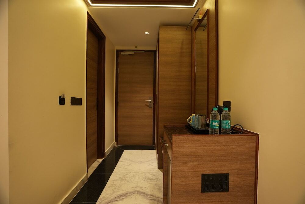Большая Нойда: Lime Tree Hotel and Banquet Greater Noida