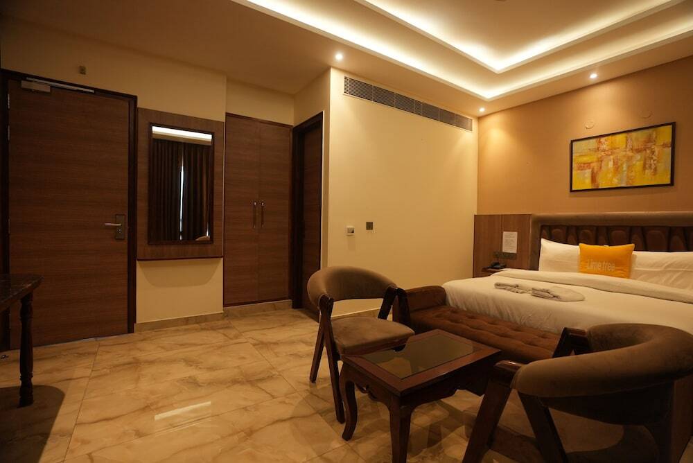 Большая Нойда: Lime Tree Hotel and Banquet Greater Noida