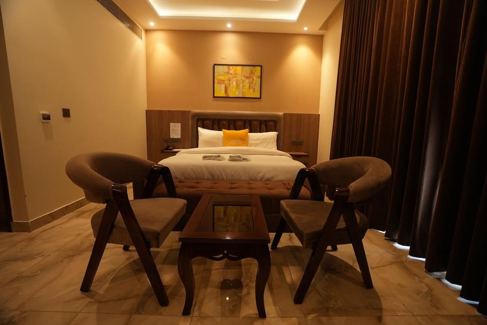 Большая Нойда: Lime Tree Hotel and Banquet Greater Noida